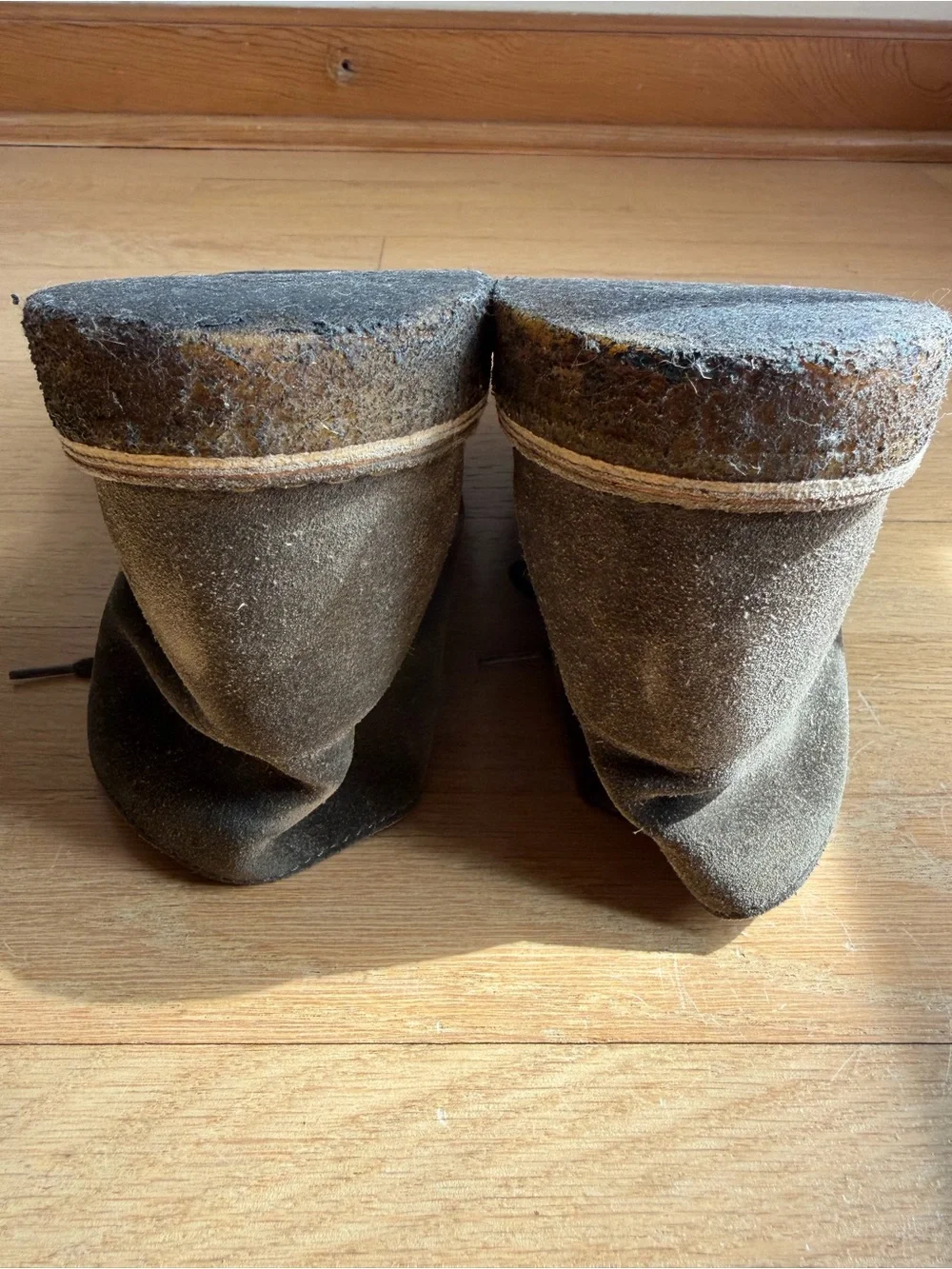 Clarks - Green Suede Chukka Desert Ankle Boots.